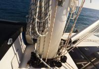 sailing yacht sailboat mast bottom lines vang